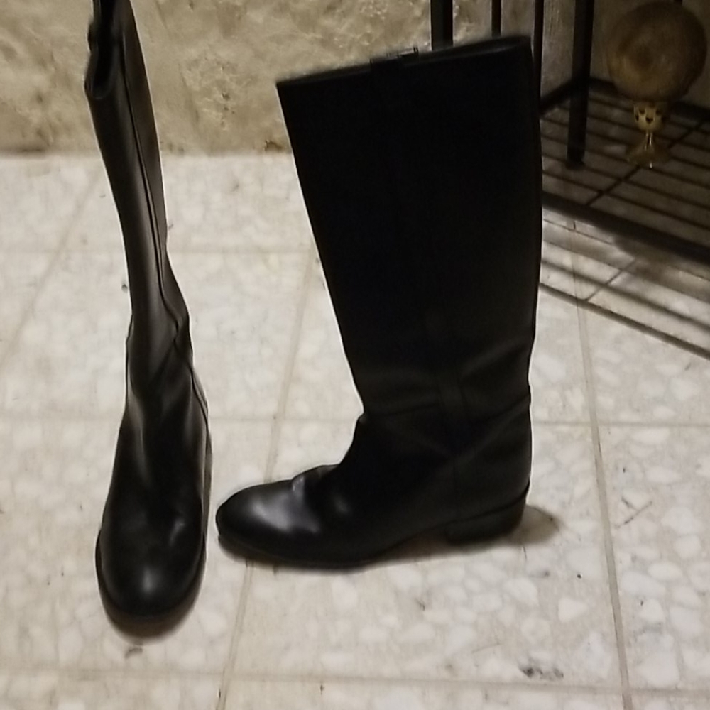 Womans  boots Anne Klein. Size8.5